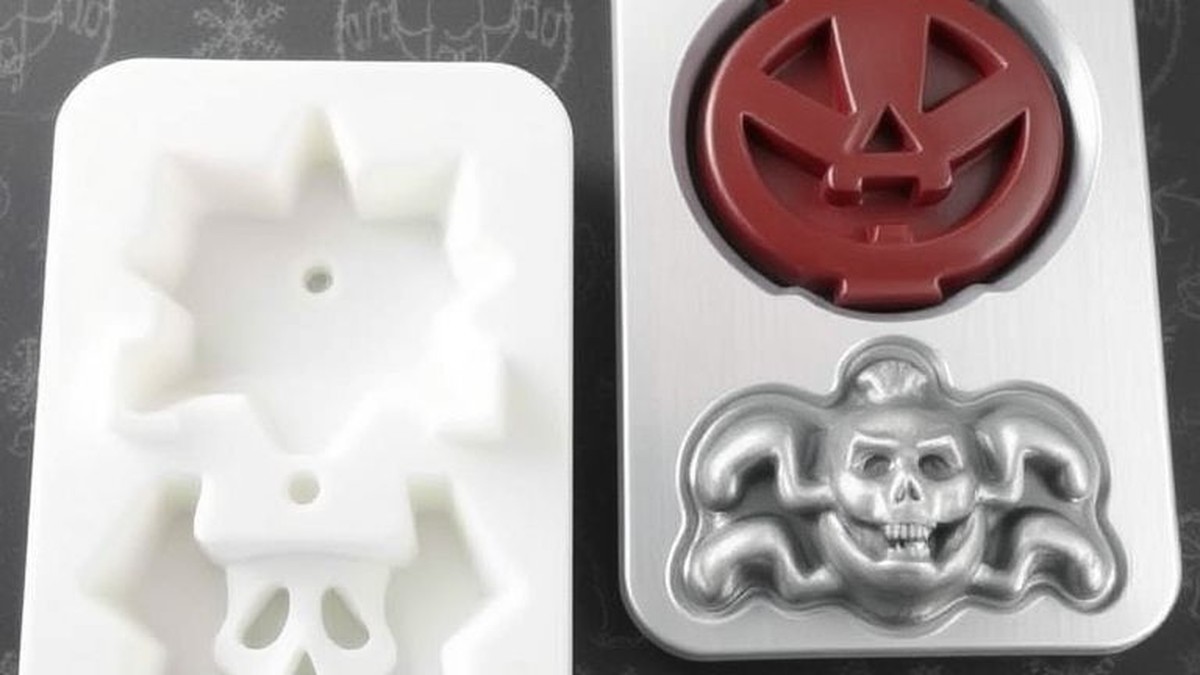 silicone vs metal halloween baking molds for cakes