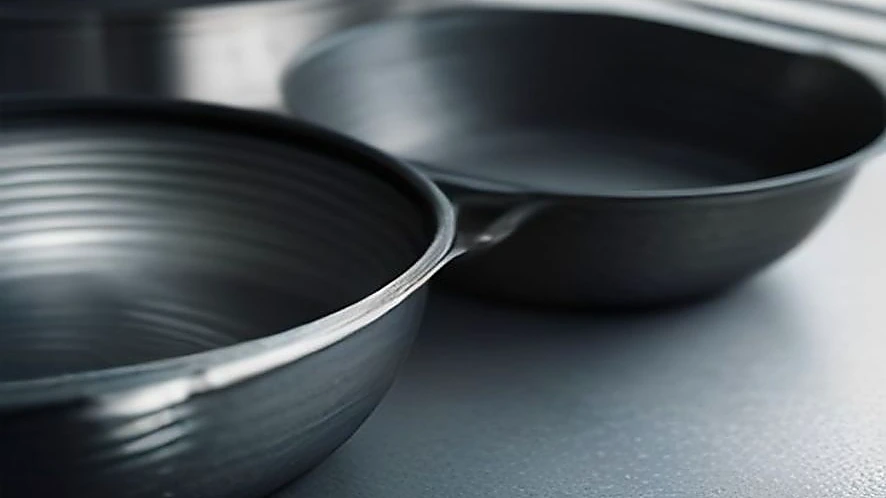 Comparison of bundt pan with fluted sides and tube pan with smooth sides