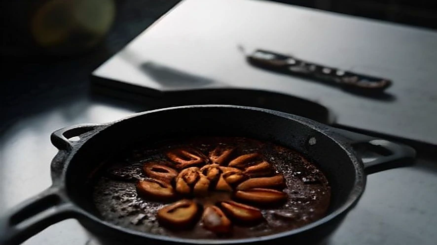 Comparison of heating mechanisms in electric and stovetop griddles