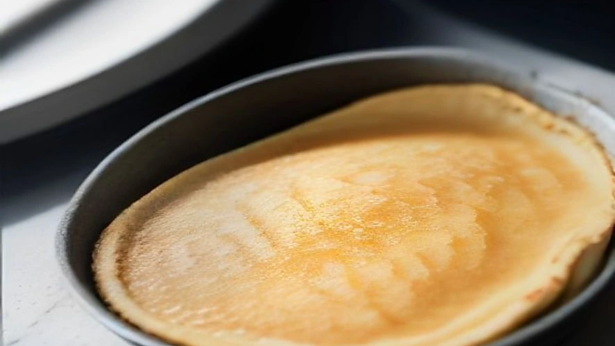 Surface texture of a crepe pan with batter spreading thinly